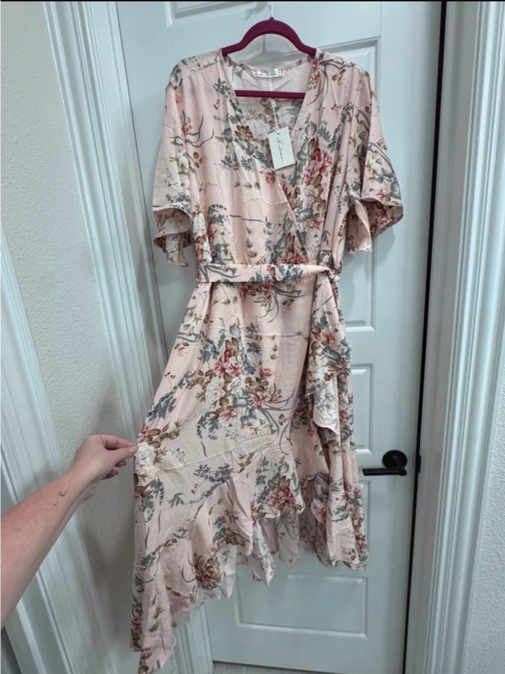 Floral Wrap Midi Dress in Blush Pink - , Feminine V-Neck Style size 22